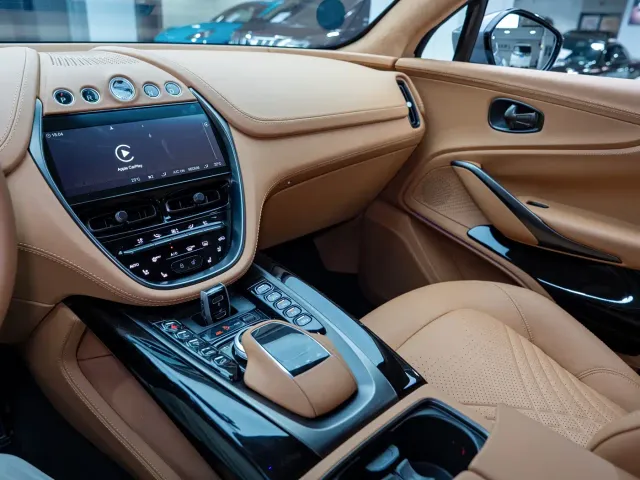 Aston Martin DBX — Фото автомобиля 14