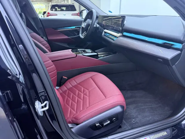 BMW i5 — Фото автомобиля 17