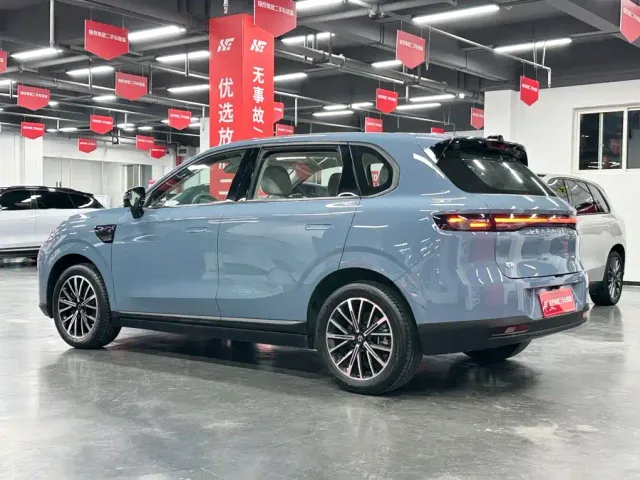 Leapmotor B10 — Фото автомобиля 7