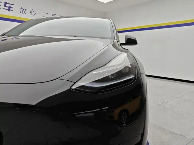 Tesla Model Y — Фото автомобиля 5