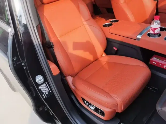 Li Auto L8 — Фото автомобиля 24