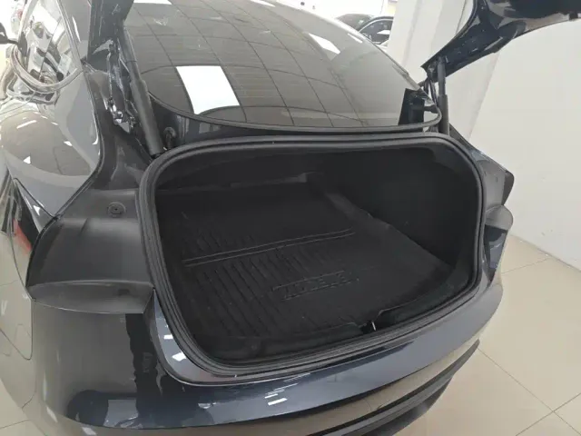 Tesla Model 3 — Фото автомобиля 18