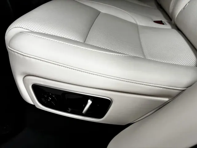 Li Auto L7 — Фото автомобиля 22