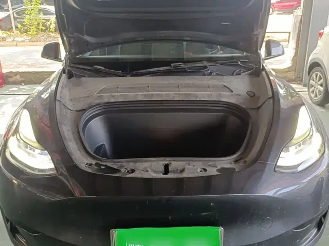 Tesla Model Y — Фото автомобиля 19