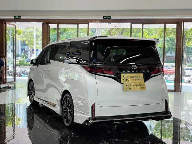 Toyota Vellfire — Фото автомобиля 17