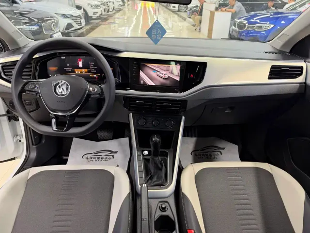 Volkswagen Polo — Фото автомобиля 12