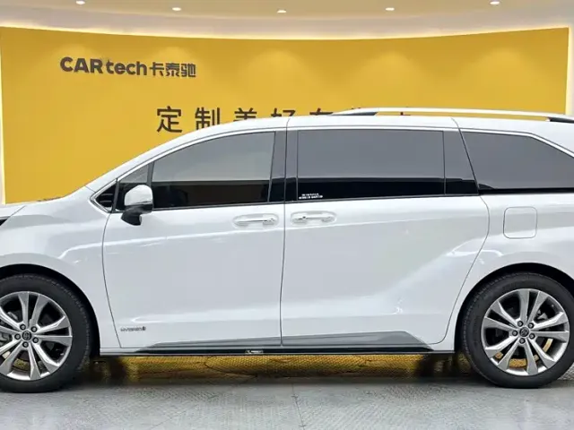 Toyota Sienna — Фото автомобиля 7