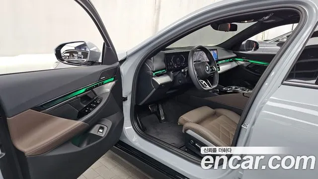 BMW 5 Series G60 — Фото автомобиля 15