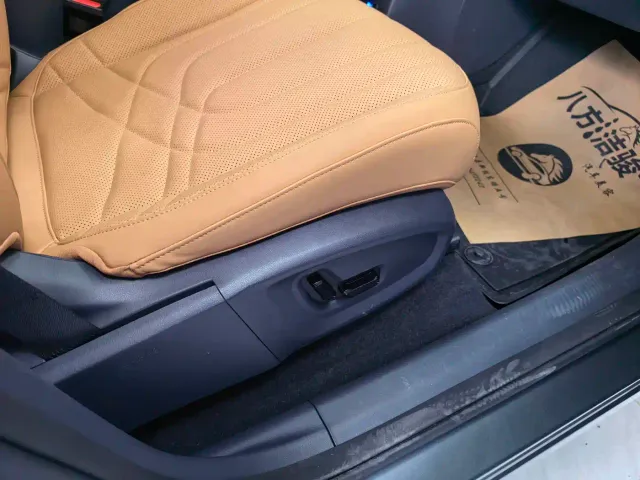 Geely Galaxy Starship 7 EM-i — Фото автомобиля 14