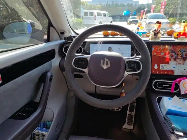 Leapmotor C11 — Фото автомобиля 15