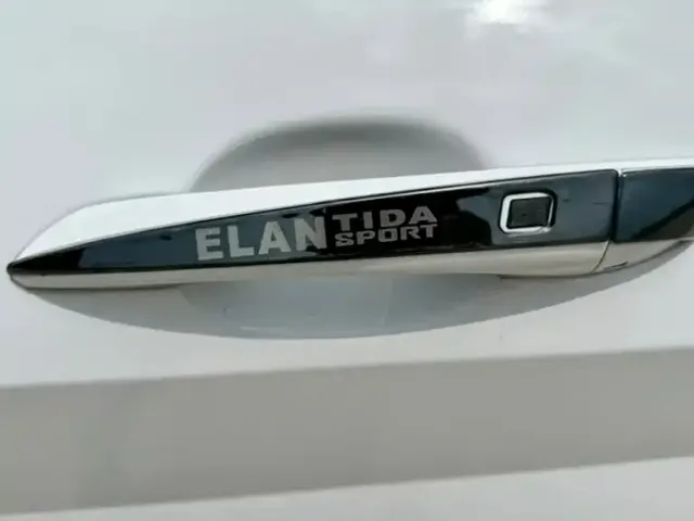 Hyundai Elantra 2022 1.5L CVT LUX Premium Edition — Фото автомобиля 8