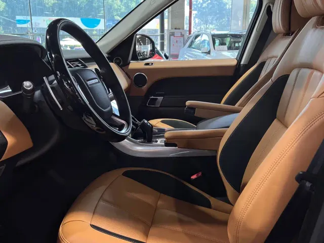 Land Rover Range Rover Sport — Фото автомобиля 7