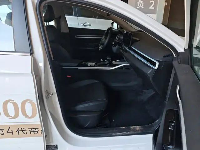 Geely Emgrand — Фото автомобиля 8