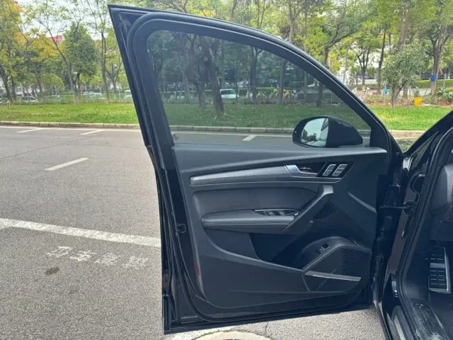 Audi Q5L Sportback — Фото автомобиля 10