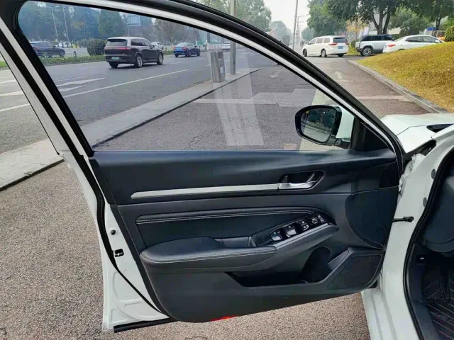 Nissan Teana — Фото автомобиля 4