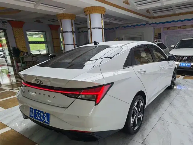 Hyundai Elantra — Фото автомобиля 14
