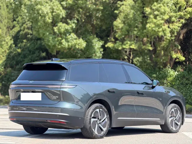 Nio ES8 — Фото автомобиля 17
