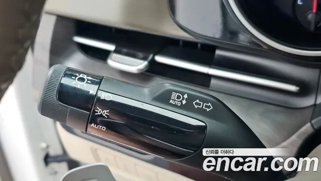 Kia Carnival Generation 4 — Фото автомобиля 30
