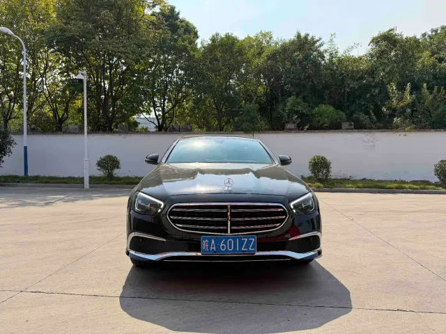 Mercedes-Benz E-Class — Фото автомобиля 2