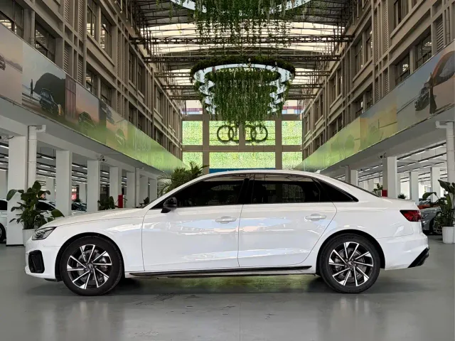 Audi A4L — Фото автомобиля 2