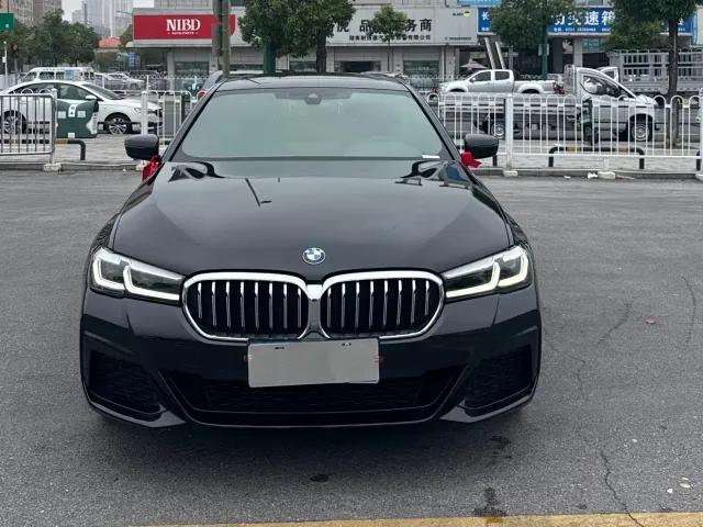 Фотография автомобиля — BMW 5 Series