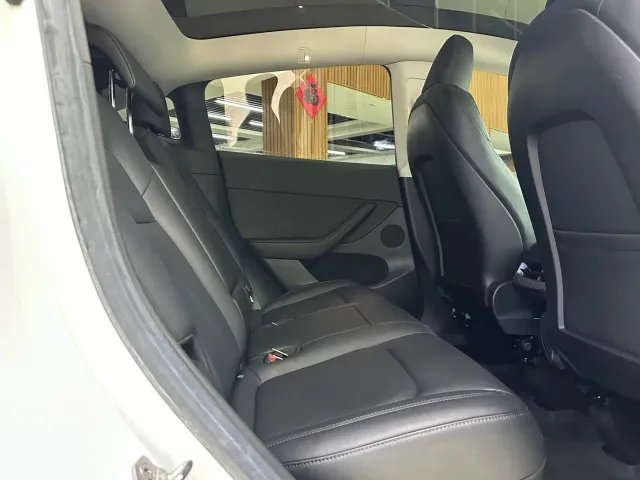 Tesla Model Y — Фото автомобиля 14