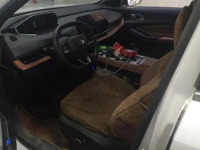 Changan Qiyuan Q05 — Фото автомобиля 9