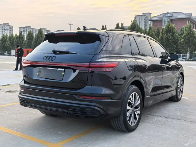 Audi Q5 e-tron — Фото автомобиля 9