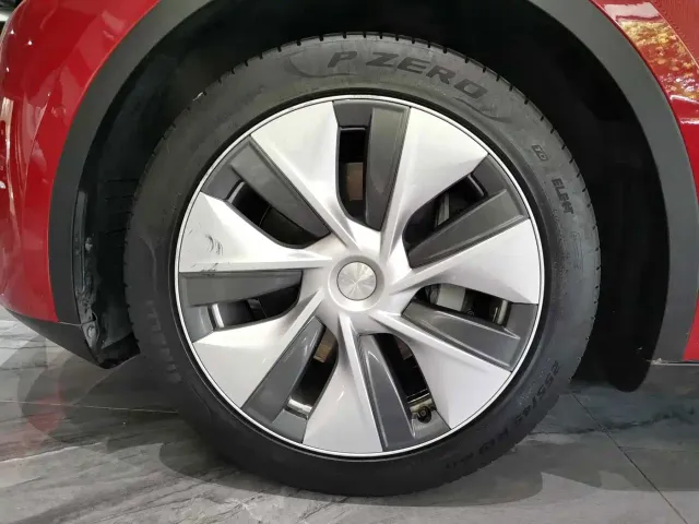 Tesla Model Y — Фото автомобиля 29