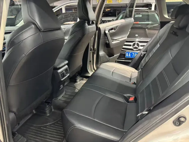 Toyota Wildlander — Фото автомобиля 11