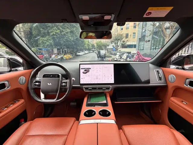 Li Auto L8 — Фото автомобиля 13