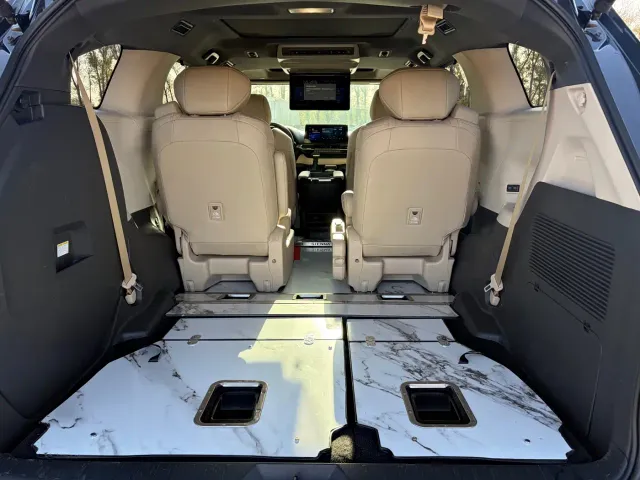 Toyota Sienna — Фото автомобиля 12
