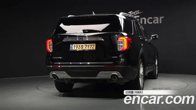 Ford Explorer — Фото автомобиля 4