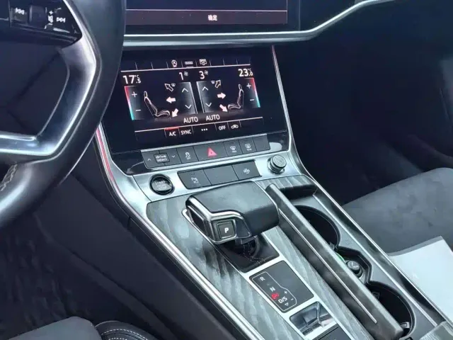 Audi A7L — Фото автомобиля 9
