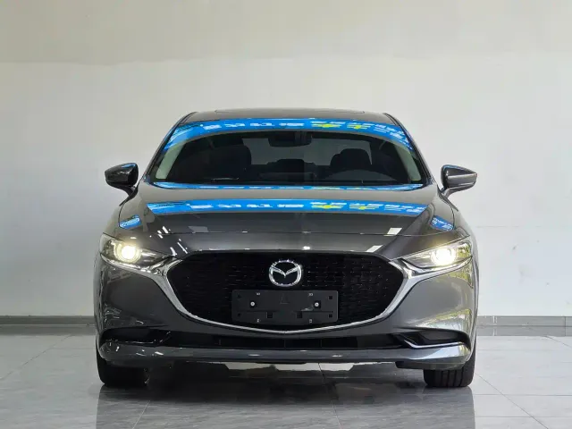 Mazda Axela — Фото автомобиля 3