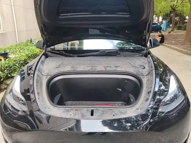 Tesla Model Y — Фото автомобиля 19