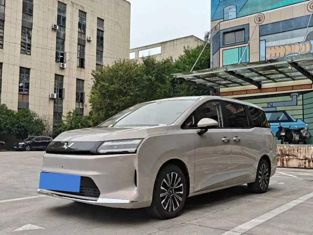 Фотография автомобиля — Wuling Starlight 730