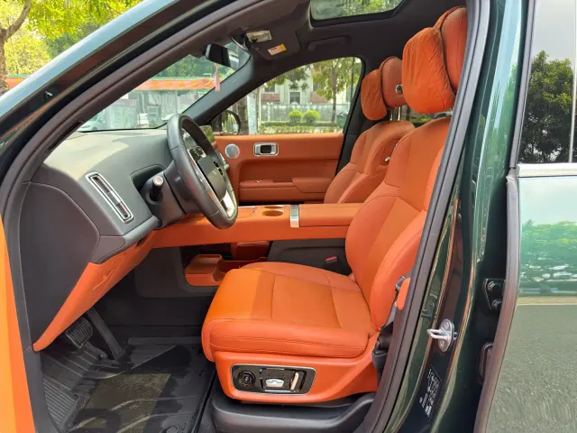Li Auto L8 — Фото автомобиля 10