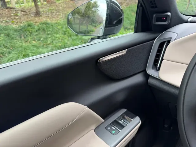 Volvo XC70 Plug-in Hybrid — Фото автомобиля 15