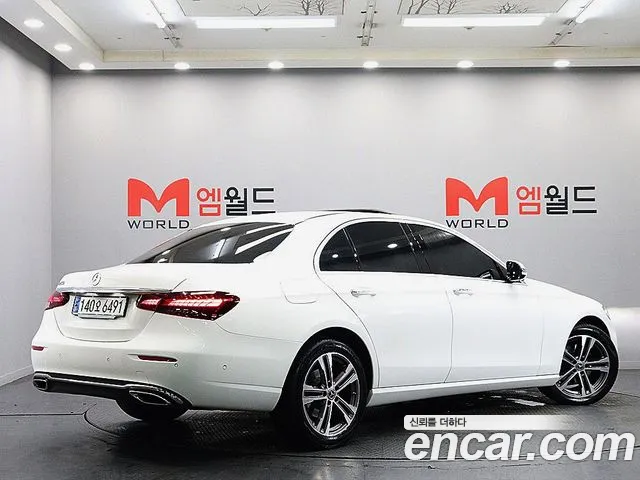 Mercedes-Benz E-Class — Фото автомобиля 2
