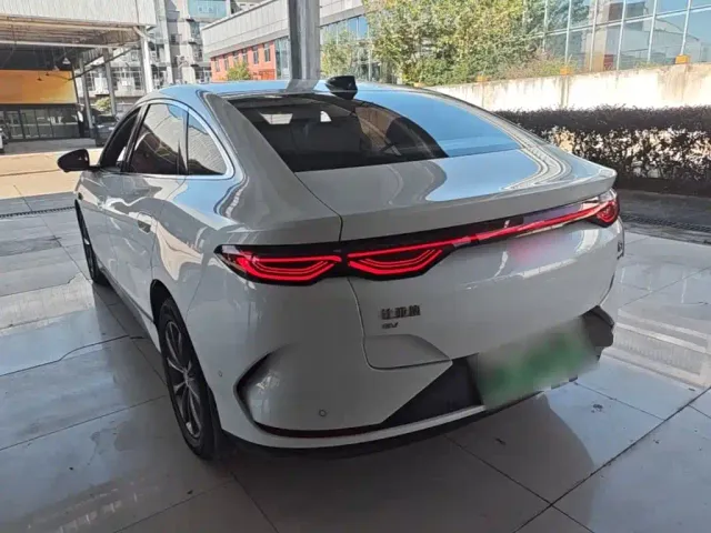BYD Qin L — Фото автомобиля 4