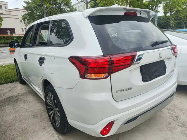 Mitsubishi Outlander — Фото автомобиля 4