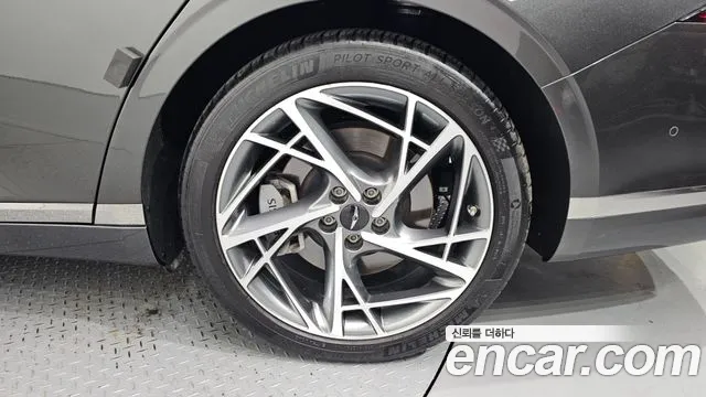 Genesis G90 Бензин 3.5 турбо AWD — Фото автомобиля 5