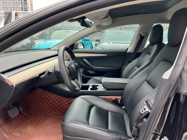 Tesla Model 3 — Фото автомобиля 8