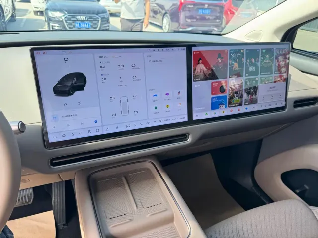 Li Auto i8 — Фото автомобиля 11