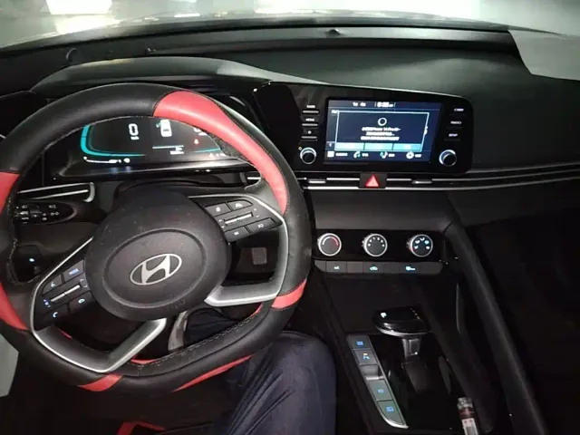 Hyundai Elantra — Фото автомобиля 9