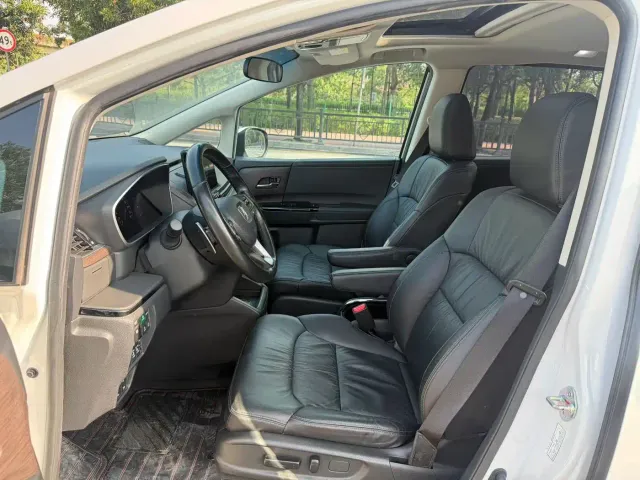 Honda Odyssey — Фото автомобиля 5