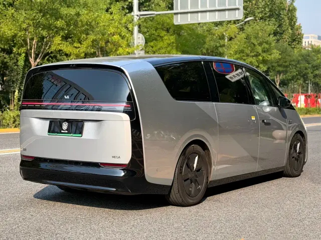 Li Auto MEGA — Фото автомобиля 4
