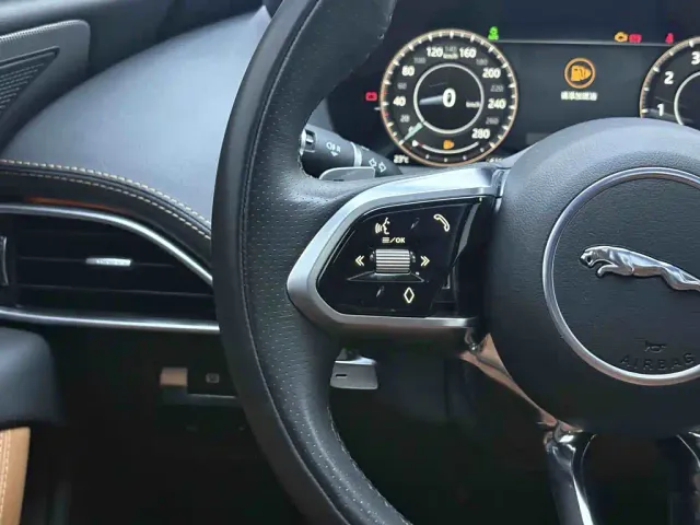 Jaguar XEL — Фото автомобиля 15