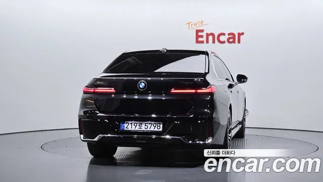 BMW 7 Series G70 — Фото автомобиля 4